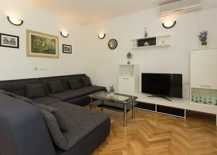 Apartment Mate