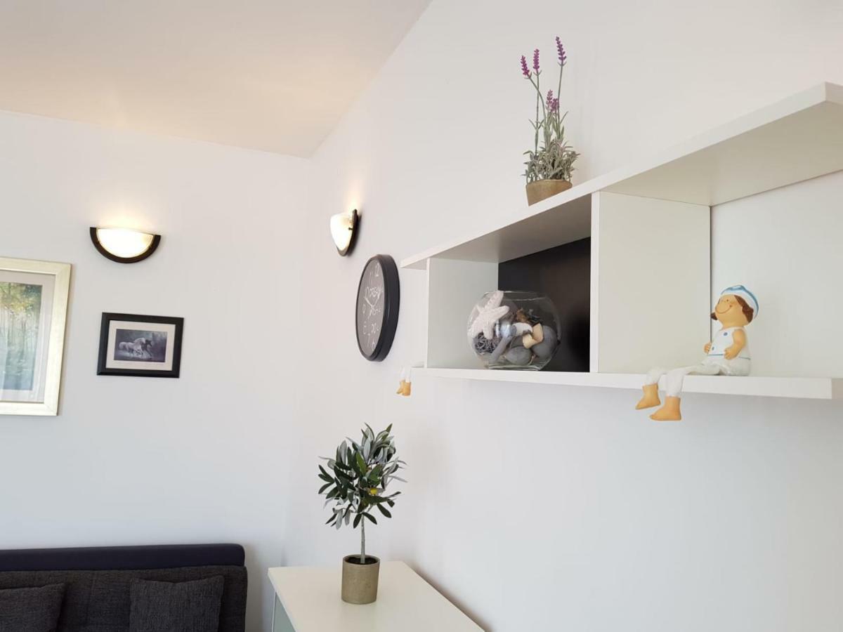 Apartment Mate *